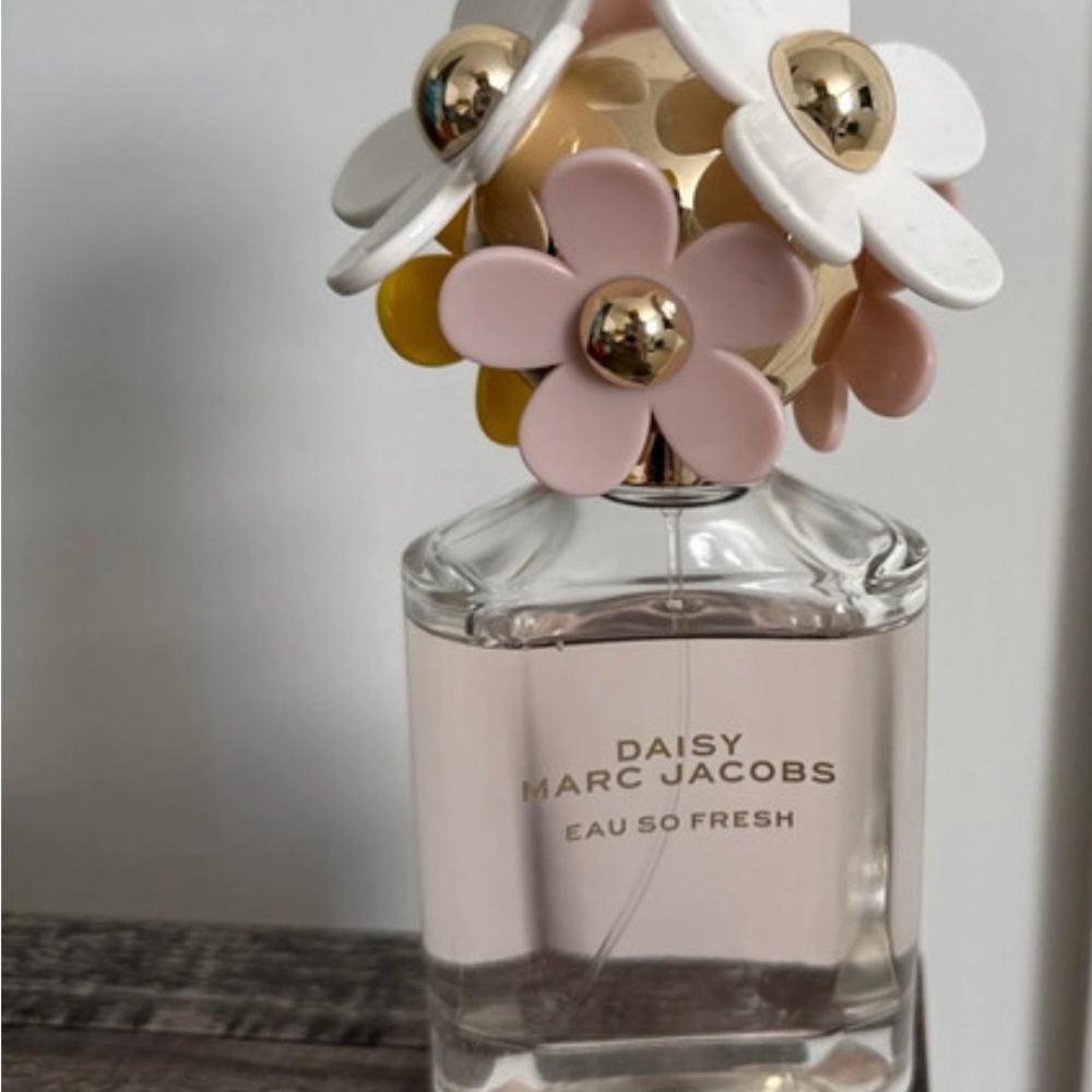 Marc Jacobs Daisy Eau So Fresh Floral Decor